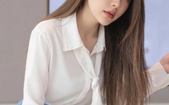 在逃生游戏里挨C